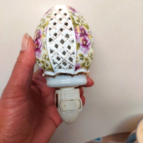 Sorelle Porcelain Floral Nightlight - Picture 1 of 6